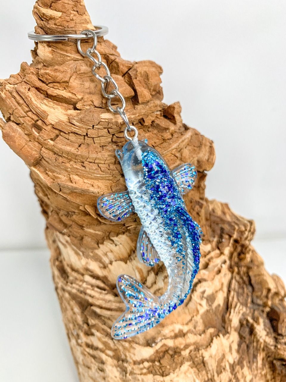Porte-clés Carpe En Bois Multicolore - Fait Main Pour Pêcheurs Et Amoureux De La Nature