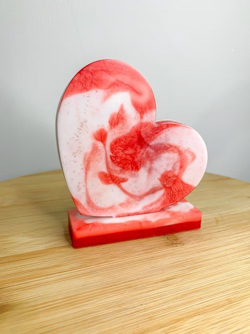 Petit coeur sur socle blanc et rouge marbré
