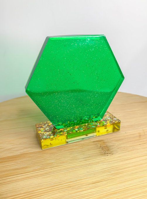 Petit hexagone sur socle vert et or avec paillettes