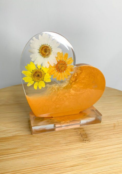 Petit coeur sur socle fleuris et doré