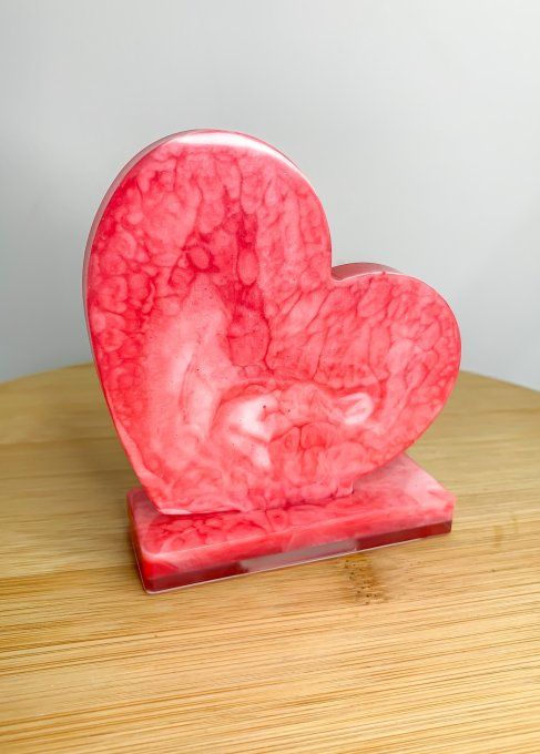 Petit coeur sur socle marbré rouge et blanc