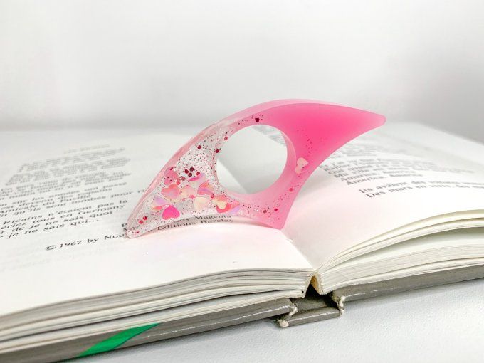 Bague de lecture rose et paillettes cœurs 