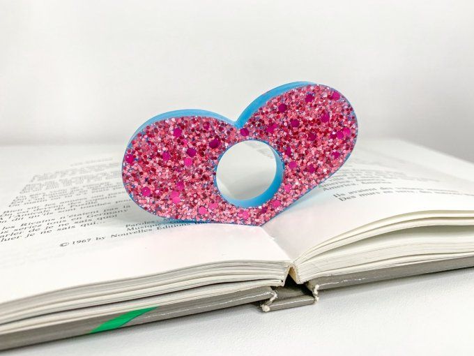 Bague de lecture cœur paillettes rose et fond bleu