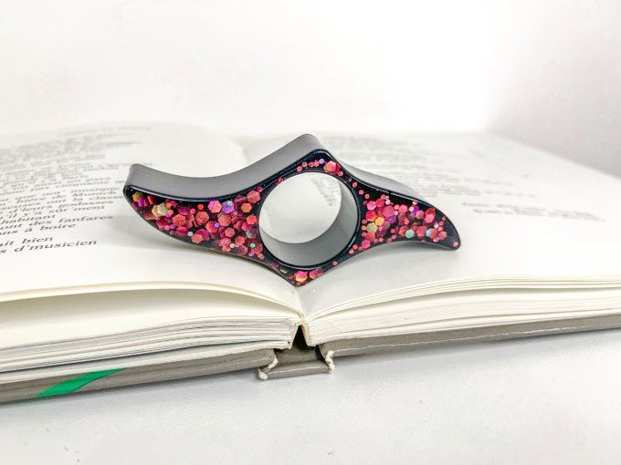 Bague de lecture noire et paillettes roses