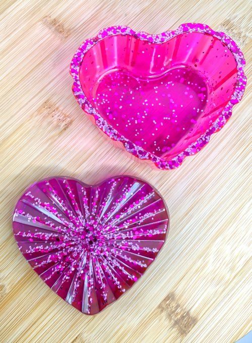 Boîte cœur striée rose et paillettes