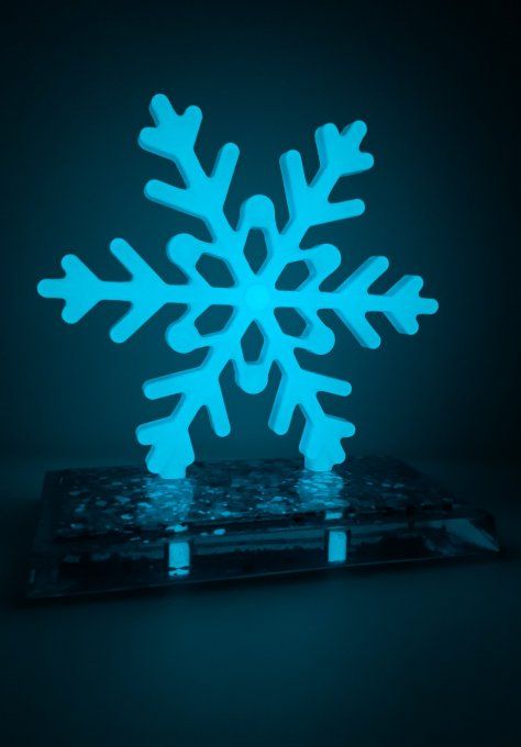 Déco flocon bleu fluo et socle paillettes bleues