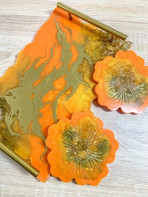 Plateau et dessous verre orange et or (poignées or)