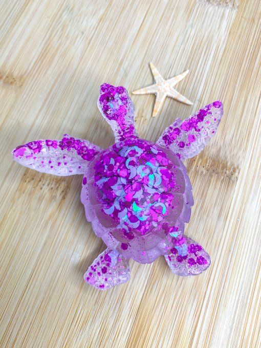 Tortue paillettes violettes et lunes holographiques
