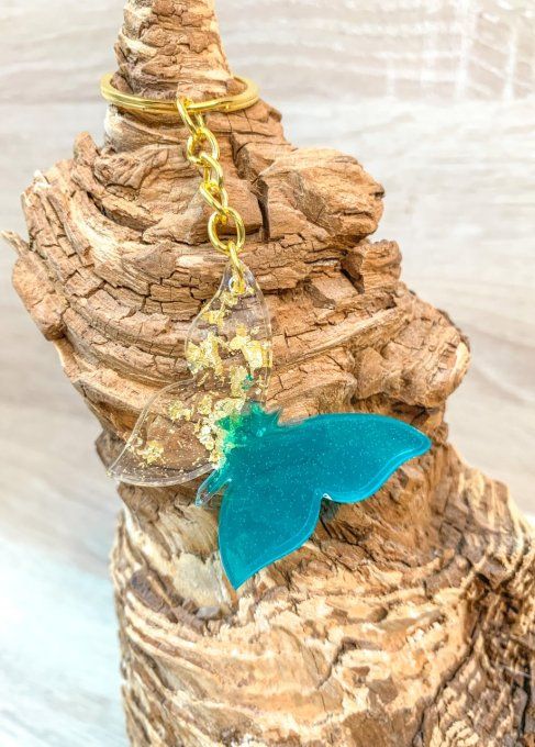 Porte-clés papillon turquoise et feuilles d'or