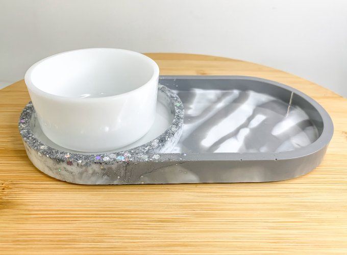 Assortiment plateau/pot gris et blanc marbré avec paillettes argentées (2 pièces)