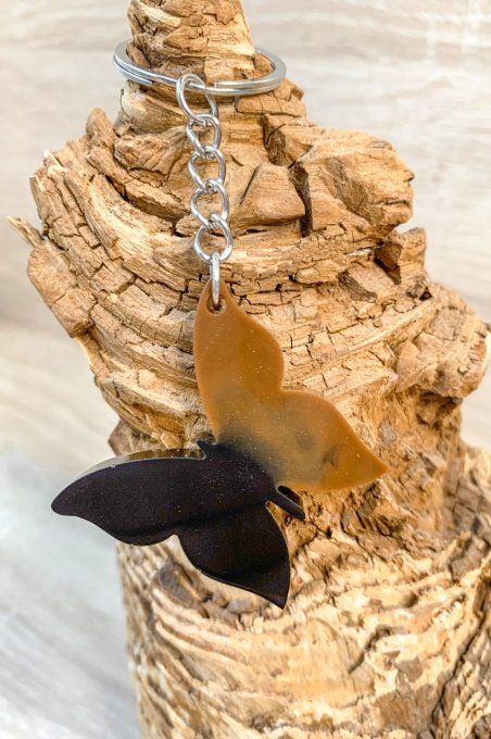 Porte-clés papillon noir et marron