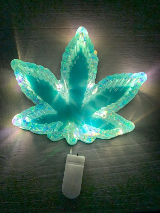 Cendrier feuille XXL à LED bleu turquoise et paillettes holographiques