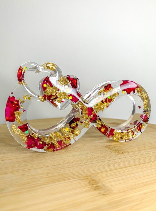 Symbole infini pétales de rose et feuilles d'or