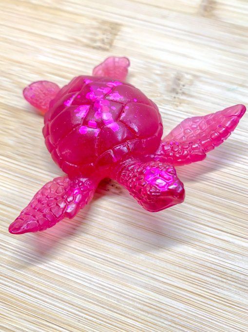Tortue cerise et paillettes assorties