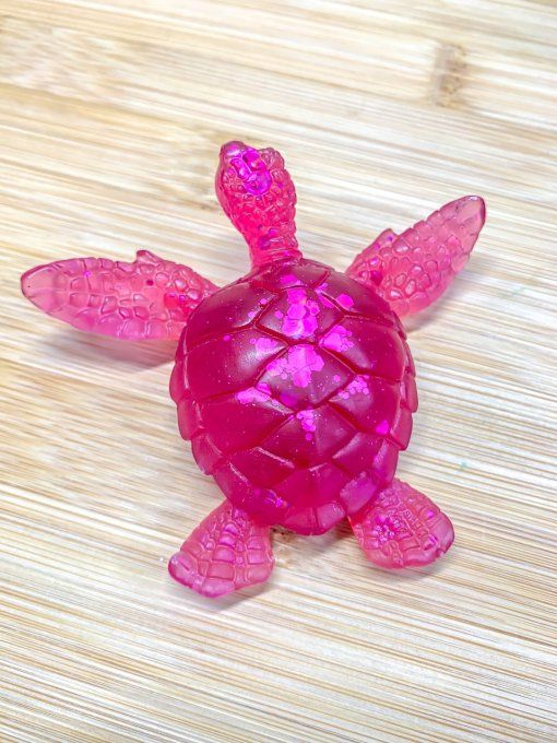 Tortue cerise et paillettes assorties