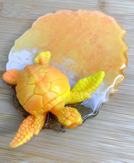 Décoration tortue et océan jaune orange