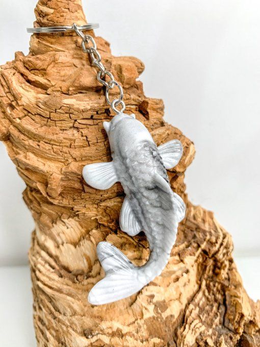 Porte-clés Carpe Koï marbrée blanche