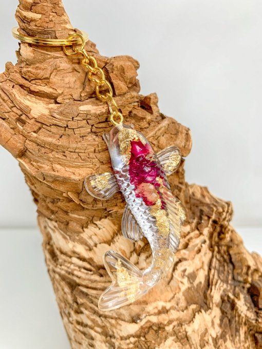 Porte-clés Carpe Koï pétales de rose et feuilles or