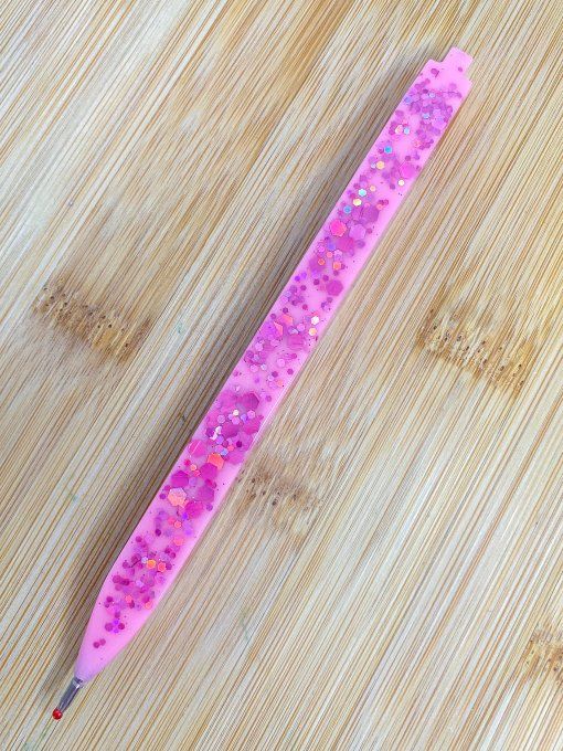 Stylo carré rose et paillettes assorties