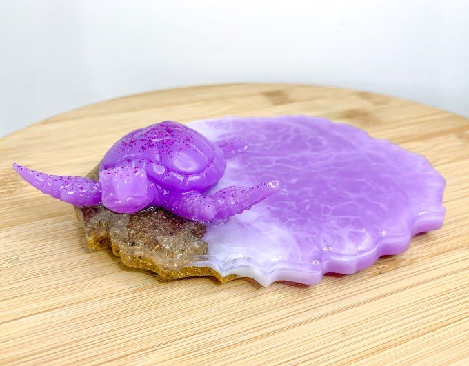 Décoration tortue et océan violet